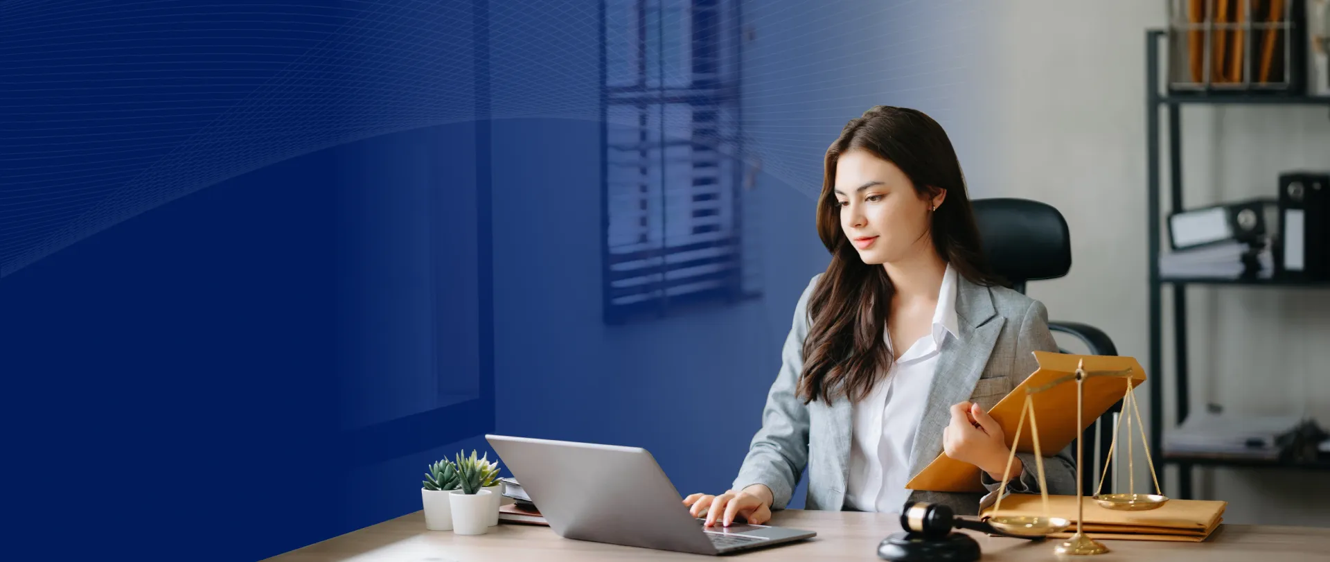 Compliance banner guaranteeing safe trading under licensed CFD broker